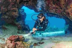 Diver wearing Galileo 3 in Grand Cayman