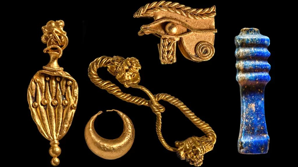 Gold jewellery including lion’s-head ear-rings and an Eye of Horus pendant, and a lapis lazuli djed-pillar amulet – a symbol of stability – found at the Temple of Amun (Franck Goddio / Hilti Foundation)