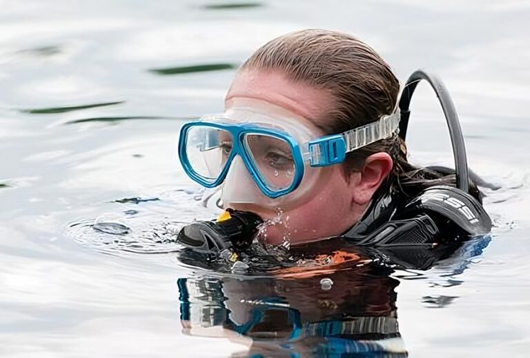 Sarah Morgan, preparing to become the first female Self-Reliant Diver