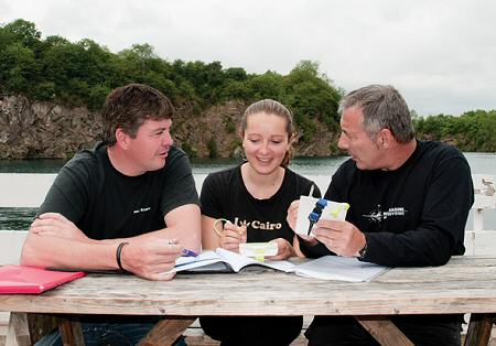 Simon, Sarah and Nigel discuss the merits of self-reliant diving.