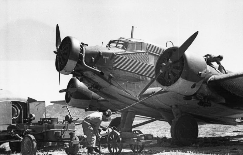 Luftwaffe Ju52 being serviced in Greece during the war (Bundesarchiv_Bild)