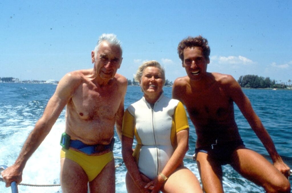 Tailliez, dive instructor Norine Rouse and Fine off to dive at Palm Beach, Florida (© John Christopher Fine)