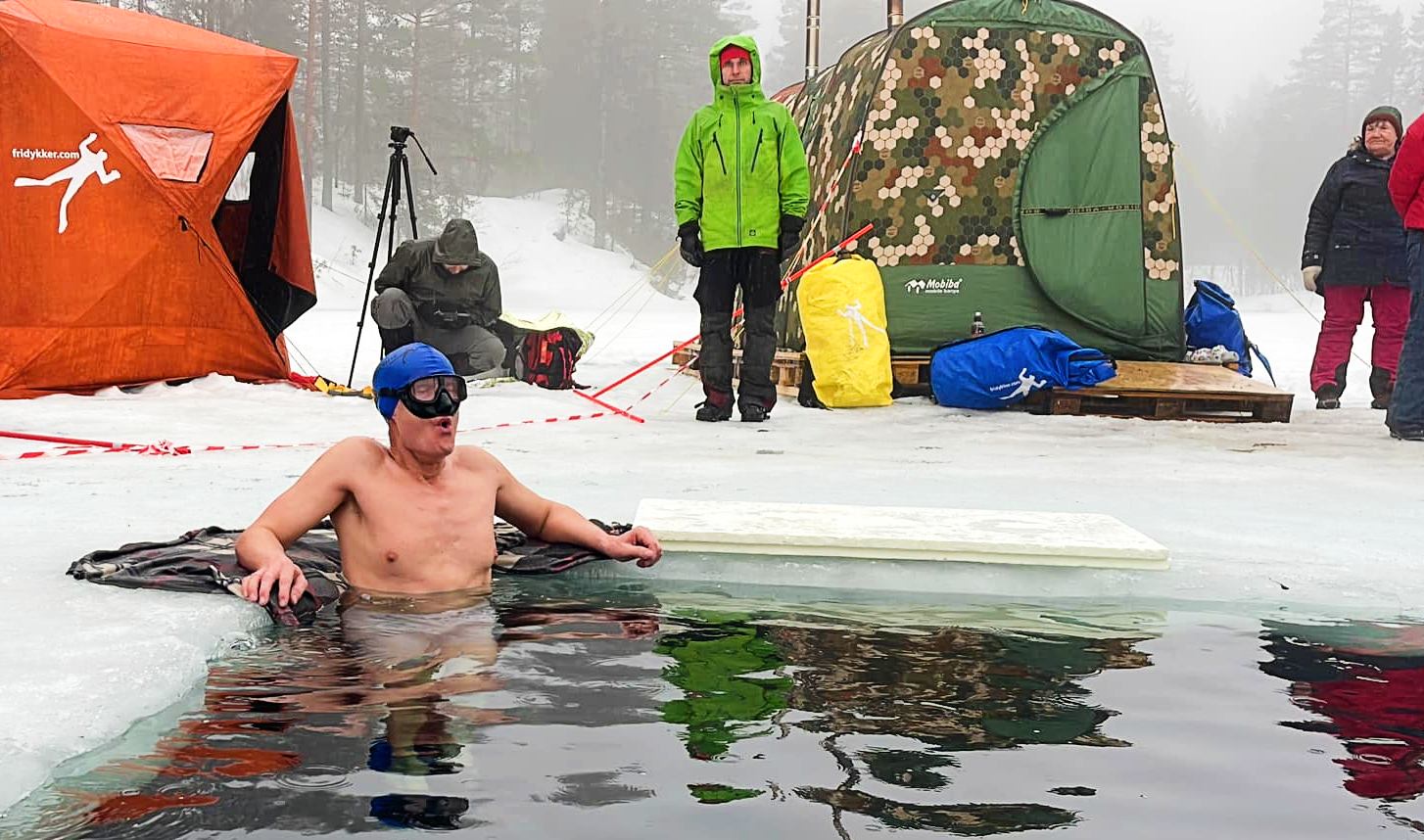 Expunere completă pentru un alt record de scufundări cu gheață