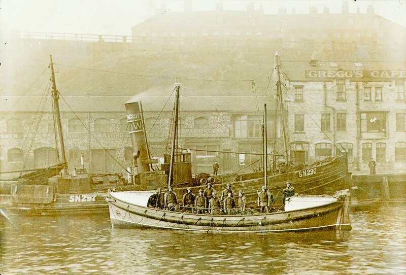 Samoprostująca się i pierwsza łódź napędzana benzyną, Henry Vernon w Tynemouth (RNLI)