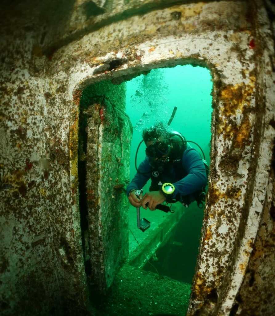 Peeping inside the wreck