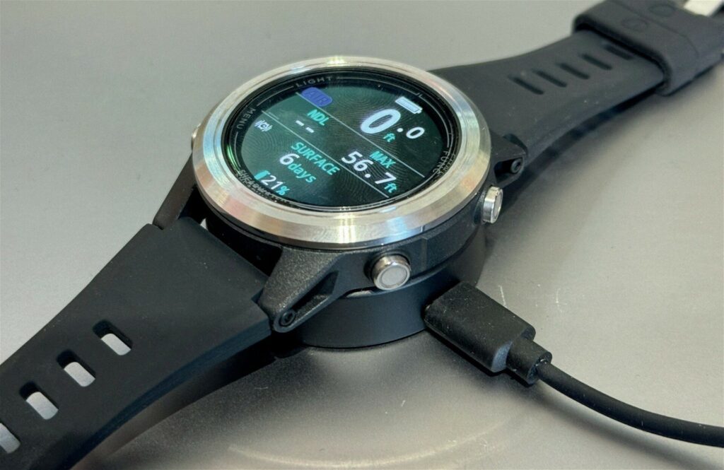 Shearwater Tern & Tern TX Dive Computers - Compact Power for Divers 2 Shearwater Tern on Charge