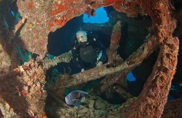 Bubble-free inside a wreck