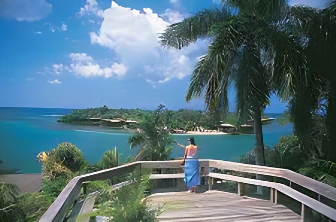 Looking over towards the key from the Restaurant Utila.