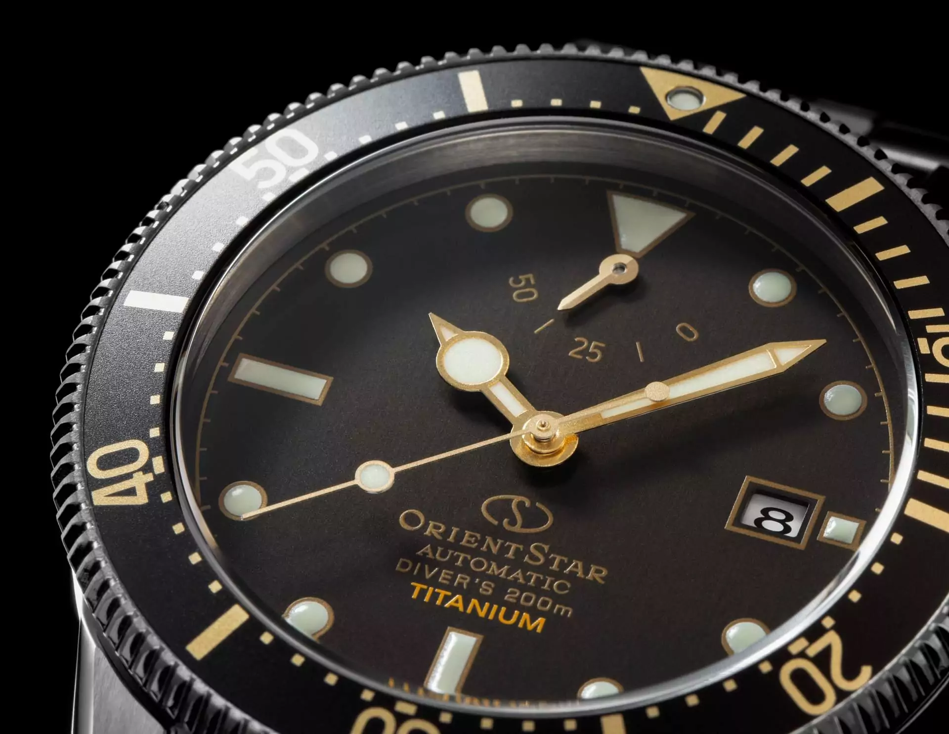 L'orologio Orient Star in titanio punta sull'oro