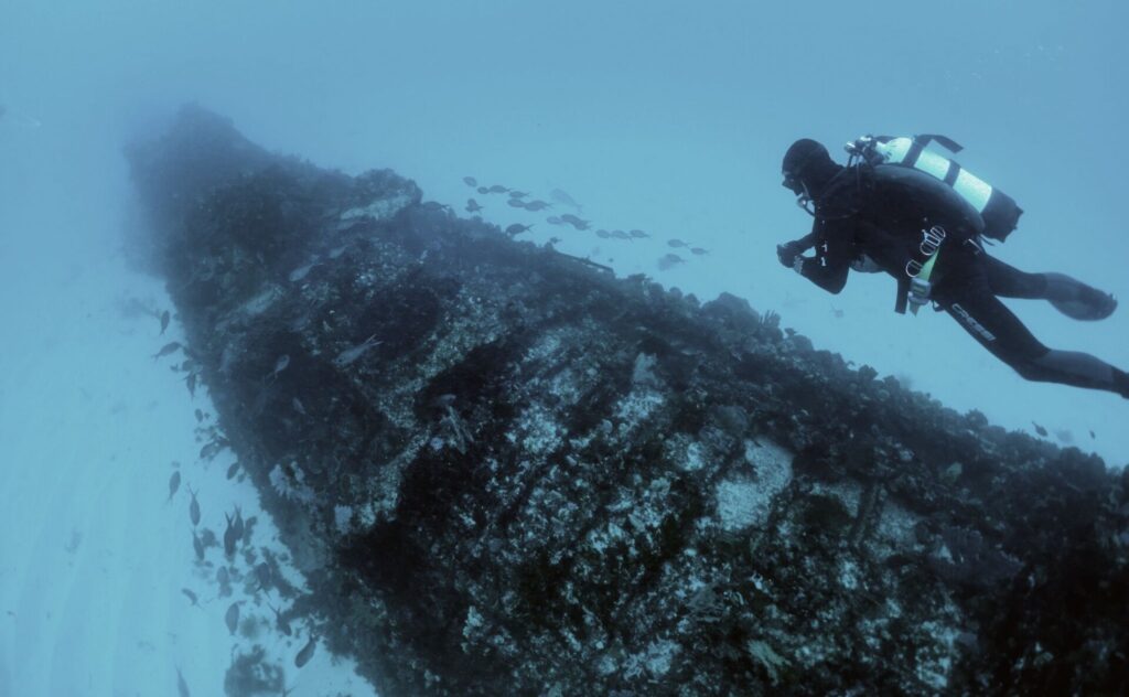 Australian divers find WW2 Dutch sub wreck 4 First dive on the K XI (David Jackson / Diving Western Australia’s Shipwrecks)