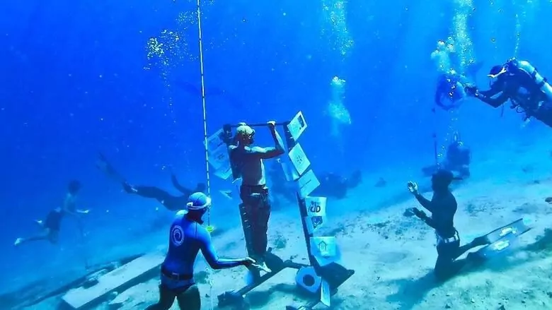 Inmersiones en hielo, dominadas: los apneístas aspiran a libros de récords 2 Ramy Abdelhamid logró 33 dominadas subacuáticas en Dahab