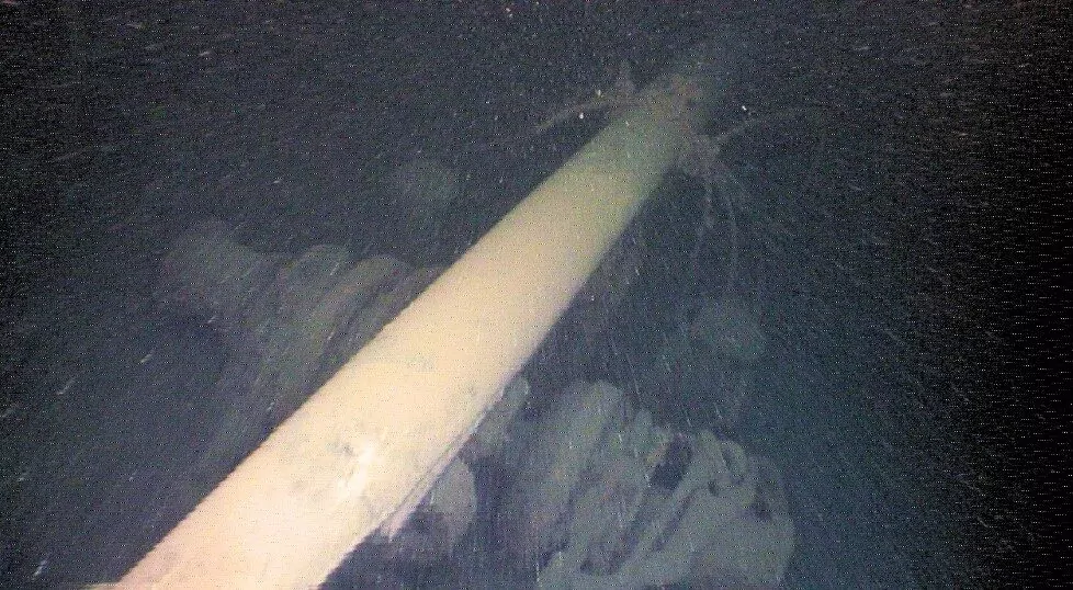 スペリオル湖で「最も安全な」船の悲劇的な残骸が発見される 6 船首部でウインドラスを横切るフォアマスト(GLSHS)
