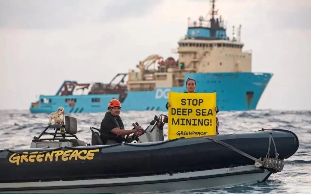 Trump riceve critiche per l'ordine di "estrazione mineraria pirata" in acque profonde 2 Mentre gli USA prendono in considerazione l'ipotesi di spingere, il caso dell'estrazione mineraria in acque profonde si è dissolto? (Greenpeace)