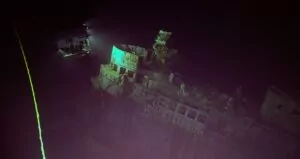 Explorando o porta-aviões USS Yorktown da Segunda Guerra Mundial a uma profundidade de cerca de 2 m (NOAA Ocean Exploration, 5,000 Beyond the Blue)