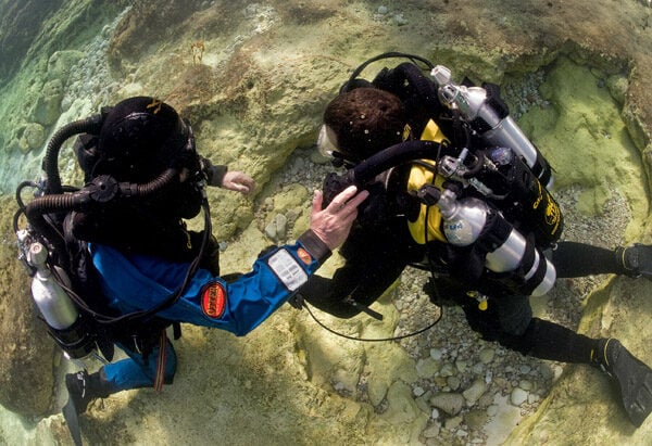Jack Ingle introduces the Poseidon Discovery Mk6 to a rebreather novice