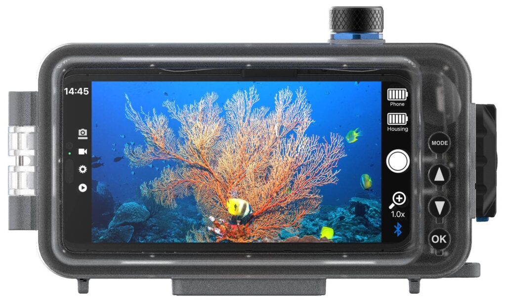 SeaLife SportDiver S tālruņus var novietot līdz 30 m attālumā. Ražotājs apgalvo, ka darbībai jābūt vienkāršai pat cimdos