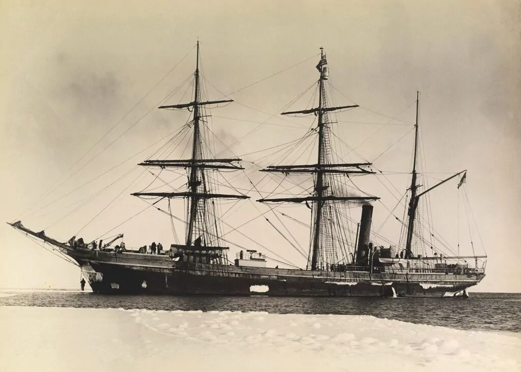 首次目睹 300 公尺深的 Terra Nova 極地沉船 4 1911年的Terra Nova(赫伯特·龐廷)