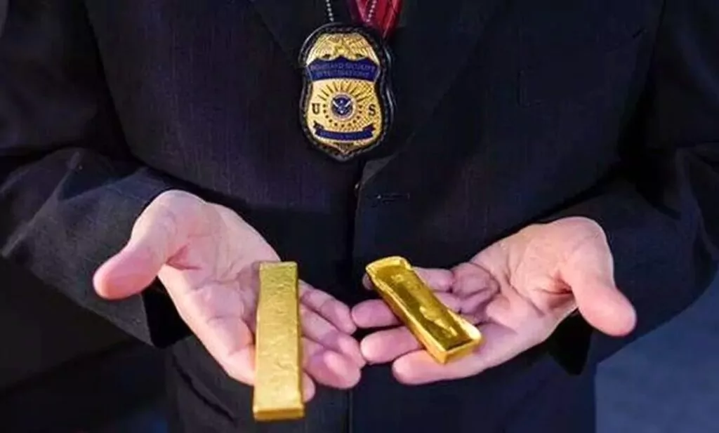 Bästsäljare till guldtackor: Krav på rättegång om handel med skeppsvraksguld 1 Guldtackor som sett på Antiques Roadshow (US Homeland Security Investigations)