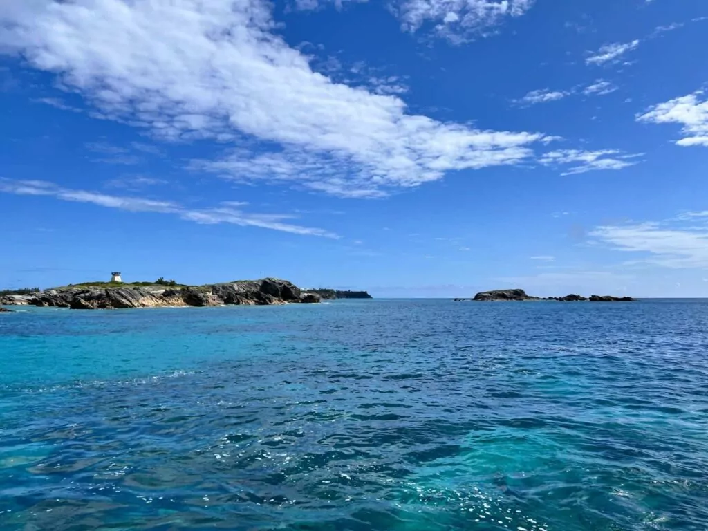Bermuda (kolmnurga) laevavrakkides sukeldumine 1 Pelinaion hukkus nende veealuste riffide lรคhedal