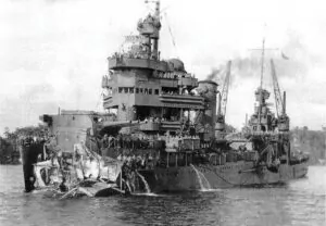 Το USS New Orleans τον Δεκέμβριο του 1942, λίγο μετά τη σοβαρή ζημιά που υπέστη στη Ναυμαχία της Τασαφαρόνγκα (Ναυτικό των ΗΠΑ)