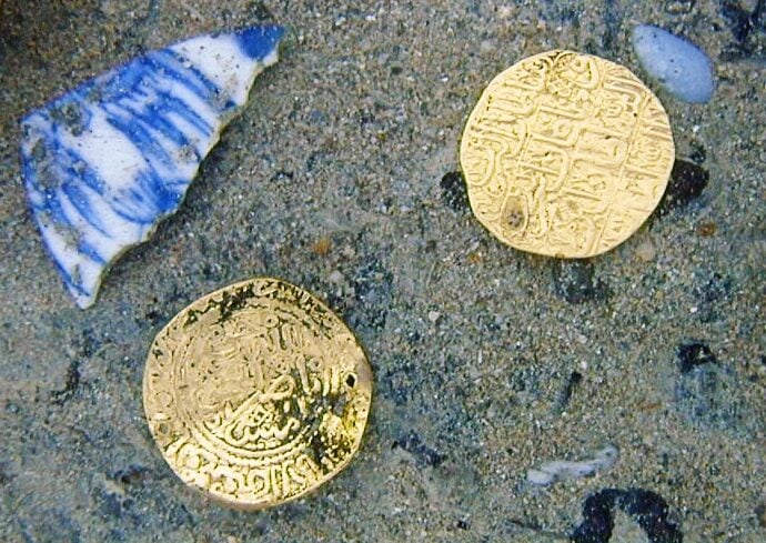 Pirate booty: Gold coins minted around the turn of the 17th/18th centuries found at the Nossa Senhora do Cabo wreck-site (CHSP)