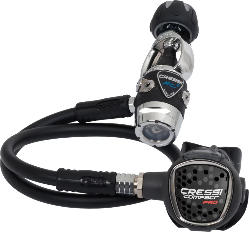 2025 年最佳水肺潛水調節器 10 Cressi MC9 SC 和 Compact Pro