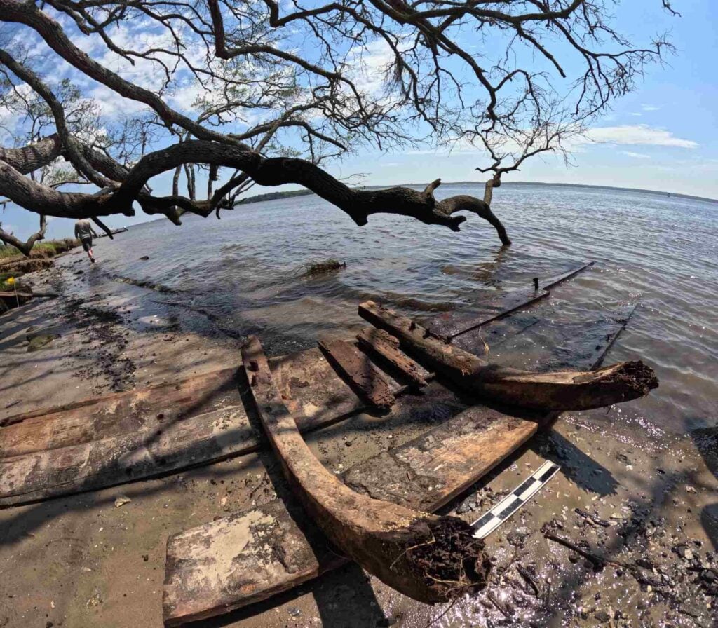 Divers find 1700s Spanish privateer among 4 shipwrecks 3 Recovered timbers on the shore (ECU Program in Maritime Studies)