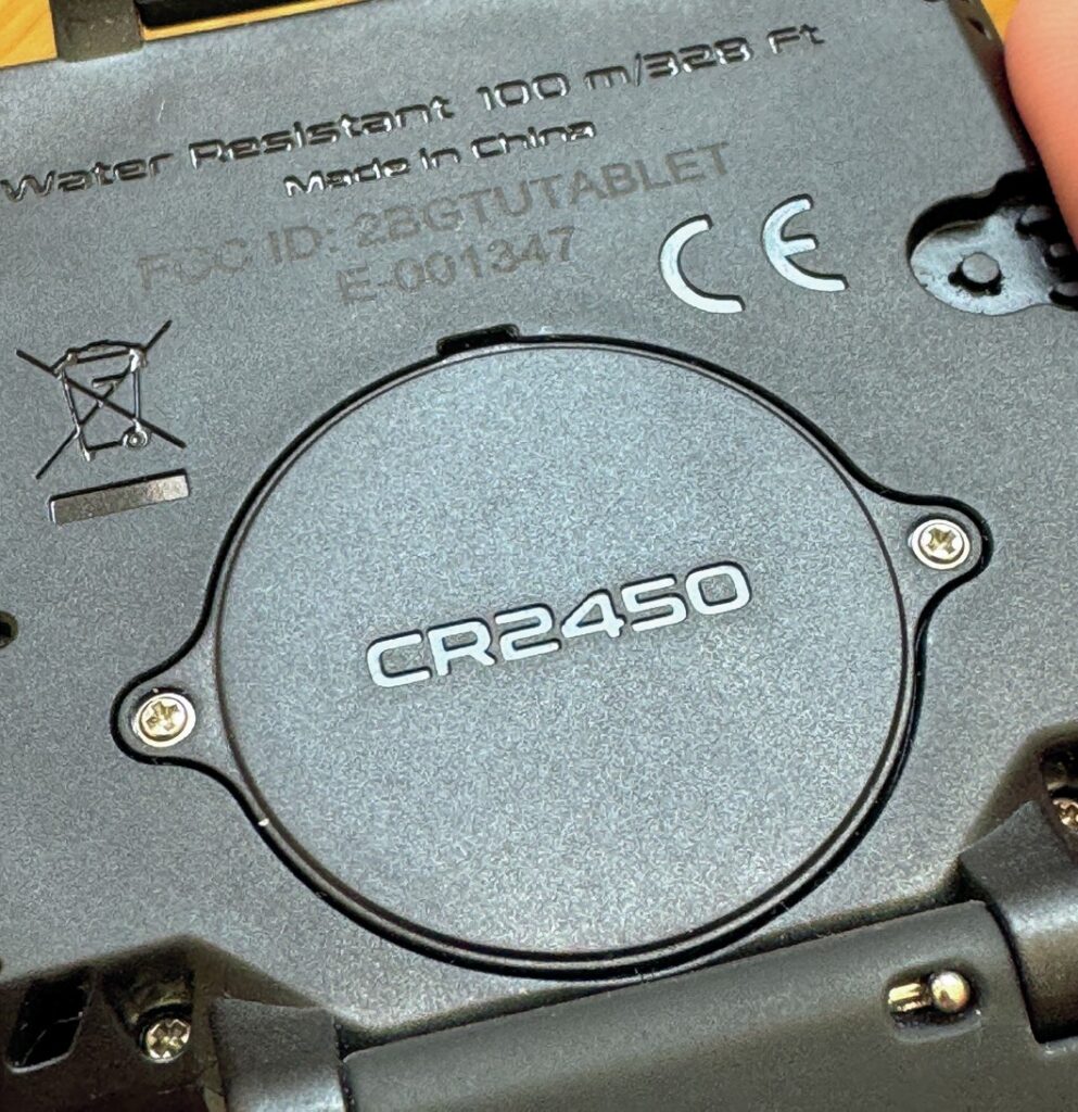 Seac Tablet Dive Computer Review: Air-Integrated LCD Dive Computer with Nitrox Support 5 Seac Tablet dive computer back panel with CR2450 battery housing and 100 m / 328 ft water resistance marking