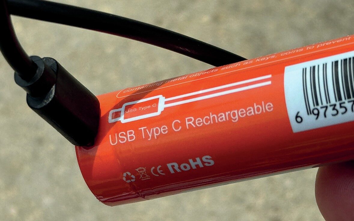 OrcaTorch ZD710 MK2 Dive Torch Review: Adjustable Beam and 1500-Lumen USB-C Rechargeable Light 4 OrcaTorch ZD710 MK2 21700 battery and USB-C cable showing integrated charging design.