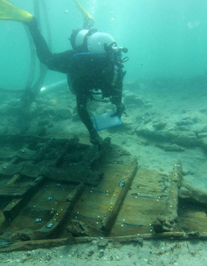 Divers finally clear exceptional Roman shipwreck 2 Intact timbers (A. Divić, ICUA Zadar)
