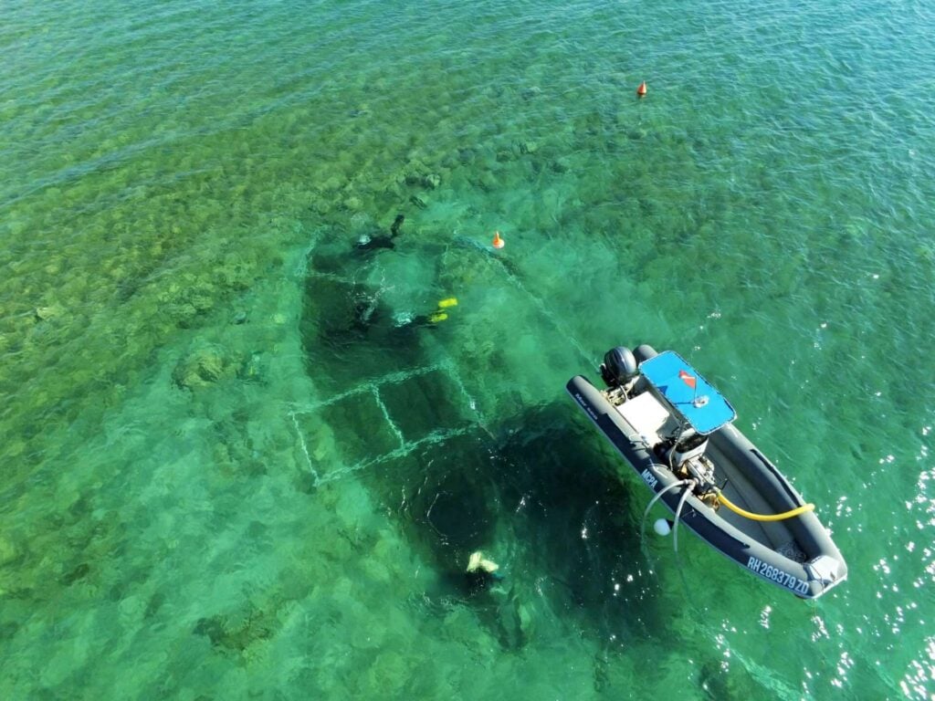 Divers finally clear exceptional Roman shipwreck 6 Workboat over the Roman wreck (R Scholz, ICUA Zadar)