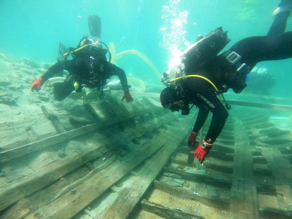 Divers finally clear exceptional Roman shipwreck 5 The timbers have now been fully exposed (R Scholz, ICUA Zadar)