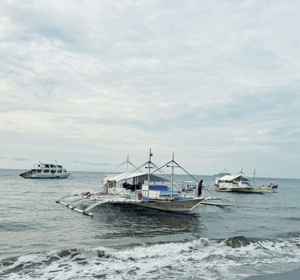 Apo Island: The Philippines’ Marine Conservation Success Story 11 Dive boats on anchor off Apo