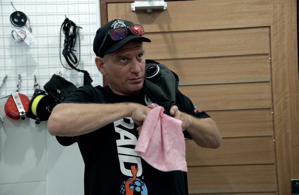 Entering the World of Closed Circuit: My Journey into CCR Diving and Rebreathers 5 Instructor Antoine preparing rebreather components for training dive