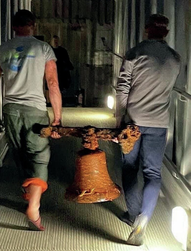 Divers return to port with the bell of the Liner RMS Missanabie