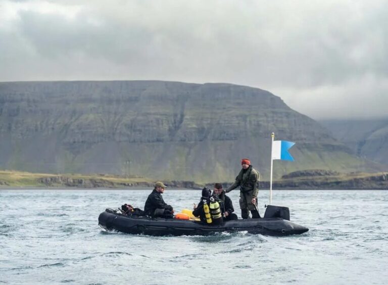 Military divers prepare for another exercise in Iceland (Royal Navy)