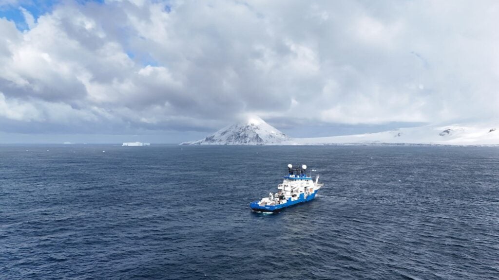 Falkor (too) (Paul Satchell, The Nippon Foundation - Nekton Ocean Census, Schmidt Ocean-Institute) 
