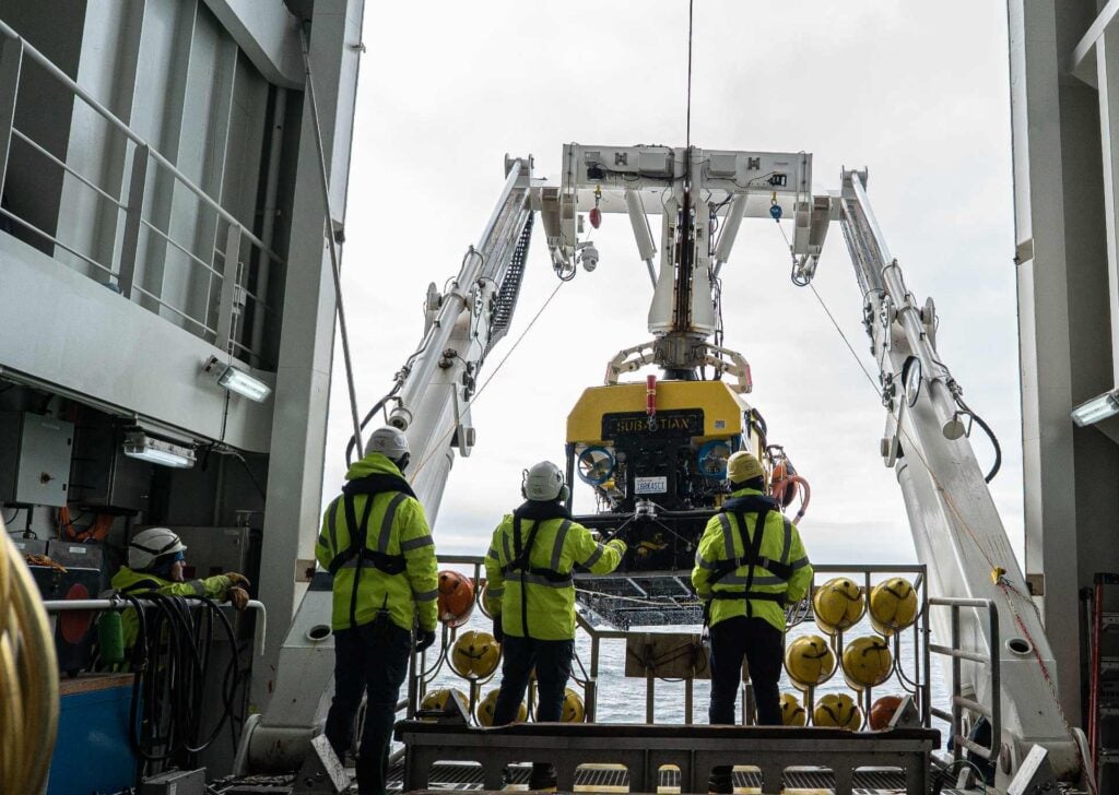 Deploying ROV Subastian (Paul Satchell, The Nippon Foundation - Nekton Ocean Census, Schmidt Ocean Institute © 2025) 