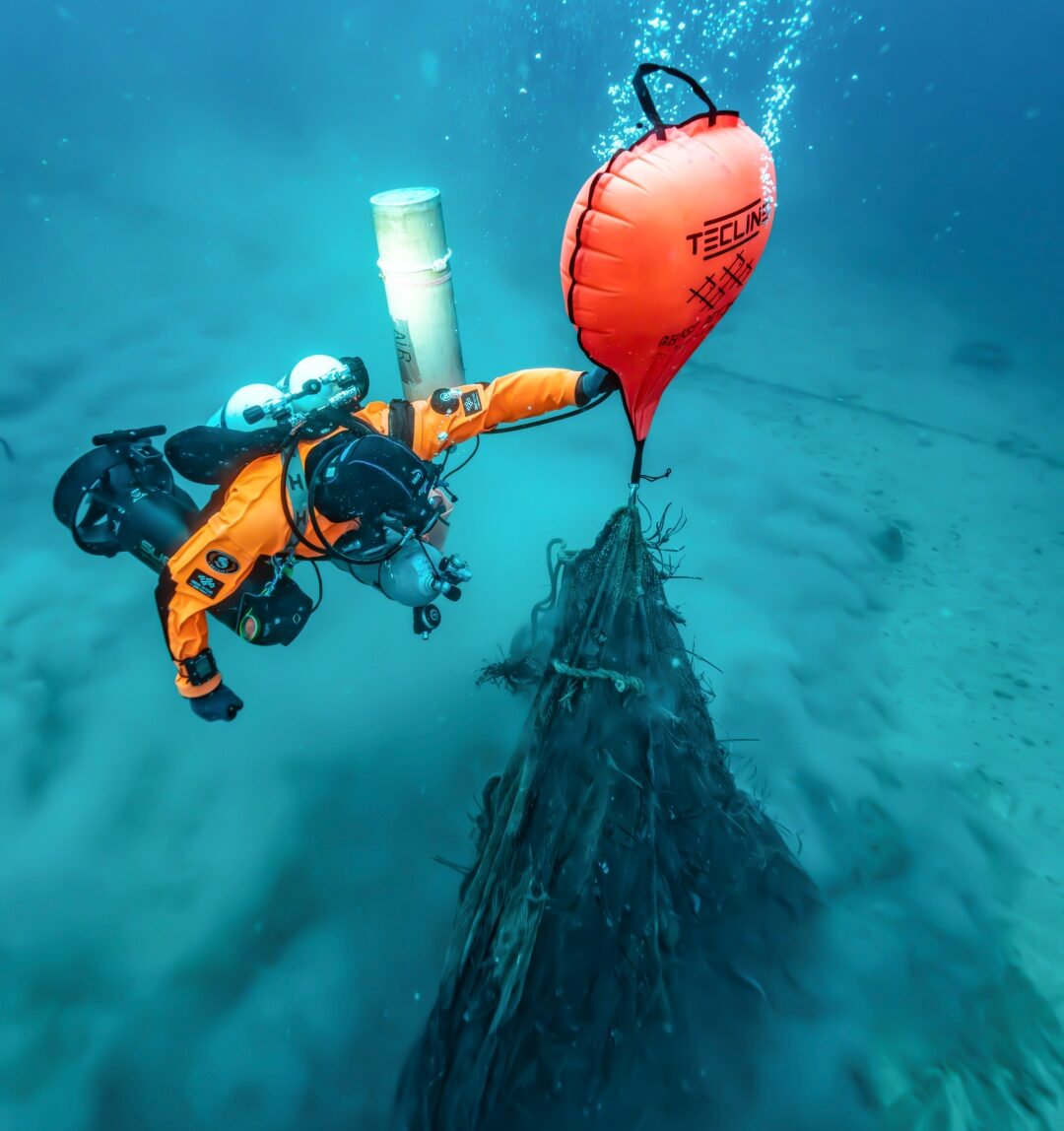 Ghost divers remove ‘floating scrapyard’ in Greece