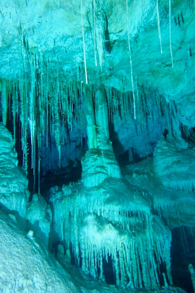 Double pillar under a shower of stalactites, Ali Baba