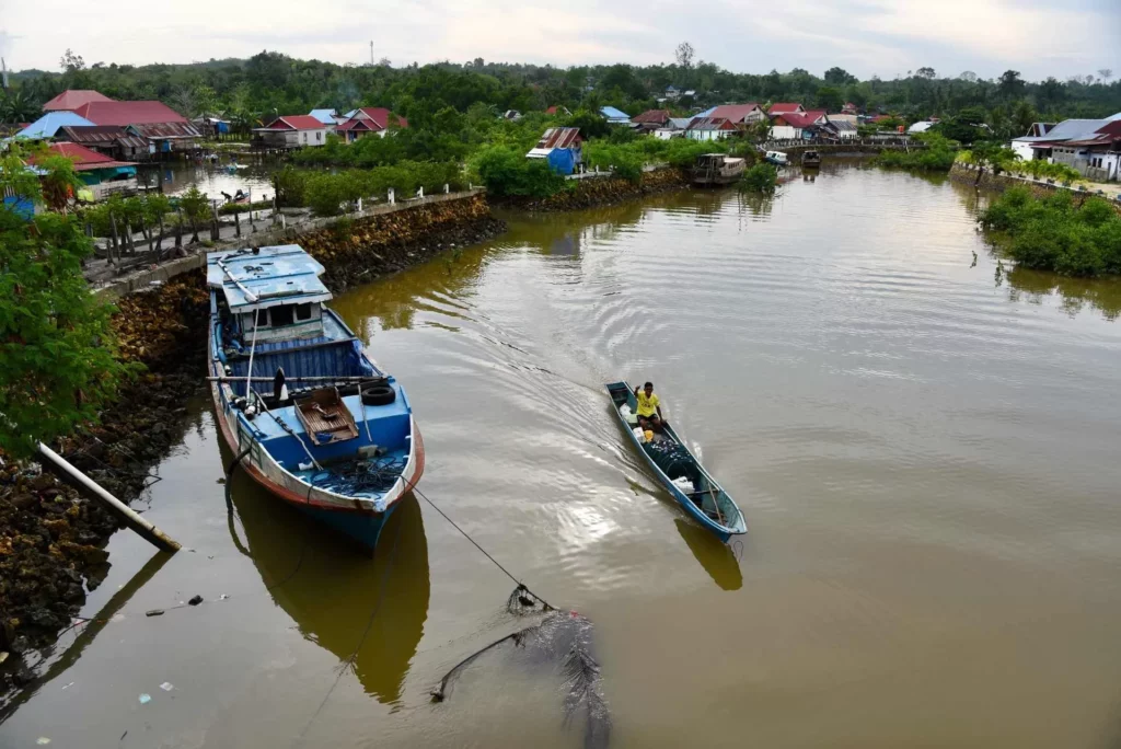 Fishing village of Raha