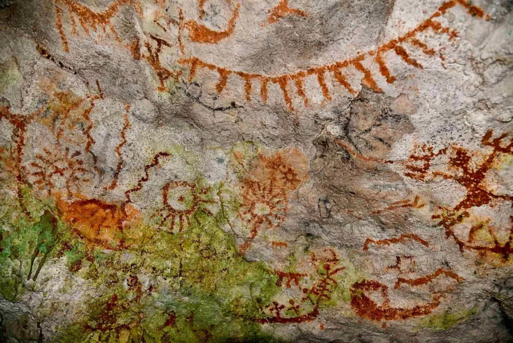 Ancient paintings with suns, canoe, people, Liang Kabori