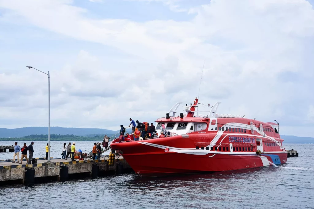 Express Bahari ferry arriuves in Baubau, Buton Island