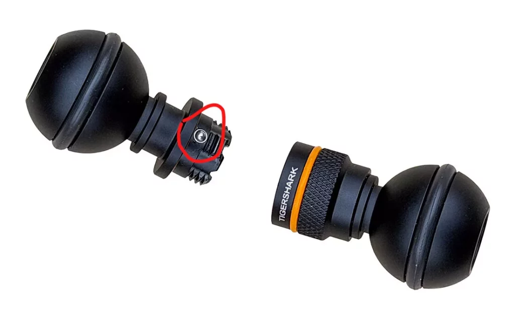 •	The Locking Mechanism: The twist-lock system features stainless-steel bearings (circled in red) to provide a tactile "click" when locked. While efficient, the mix of steel and aluminum requires regular rinsing to prevent galvanic corrosion.