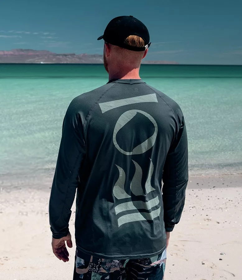 Latest Scuba Diving Gear: Huawei Watch Ultimate 2, Shearwater Mods & Cold Water Essentials 6 The rear of the Hydro-T rashguard is distinctively Fourth Element