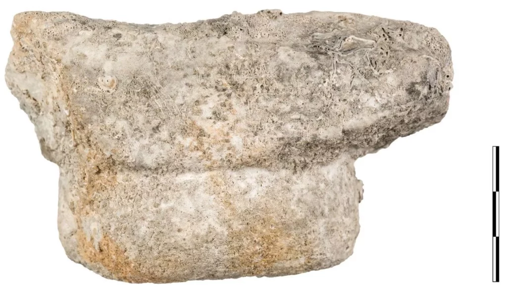 Divers’ shipwreck discovery links Lord Elgin to marbles 2 The marble decorative drop (Ministry of Culture)