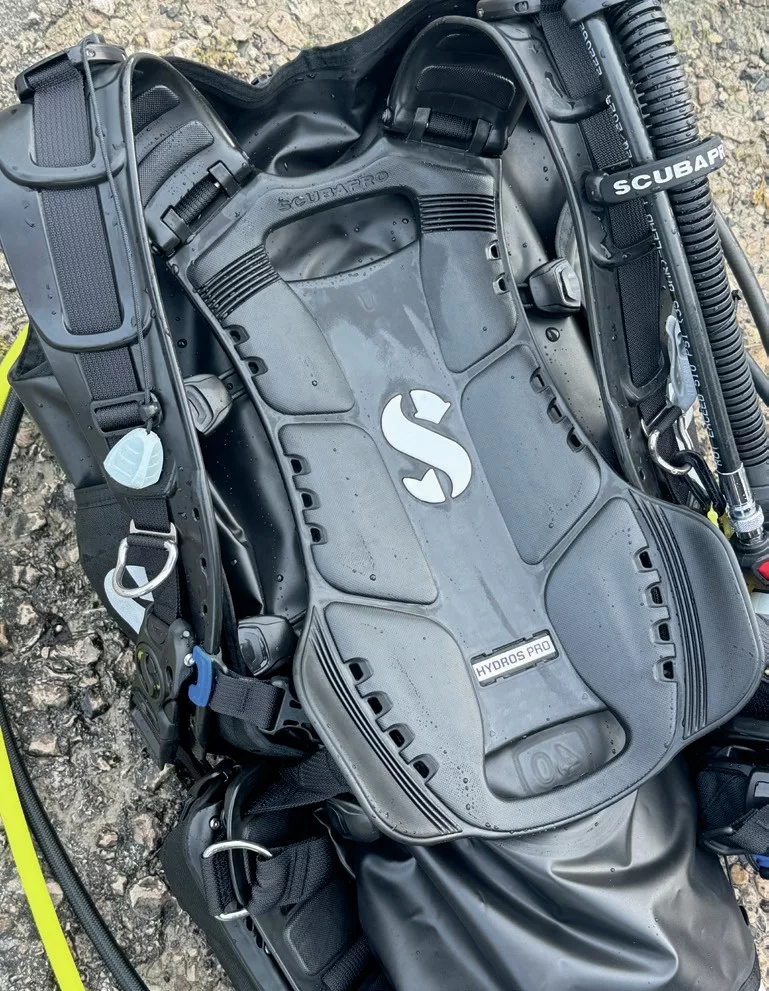 The lightweight monprene backplate and lumbar support on the Scubapro Hydros Pro 2.