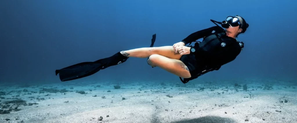 Q&A with Jennifer Idol: Diving Every 50 States 2 Professional technical diver Jennifer Idol underwater in full scuba gear, showcasing buoyancy and trim.