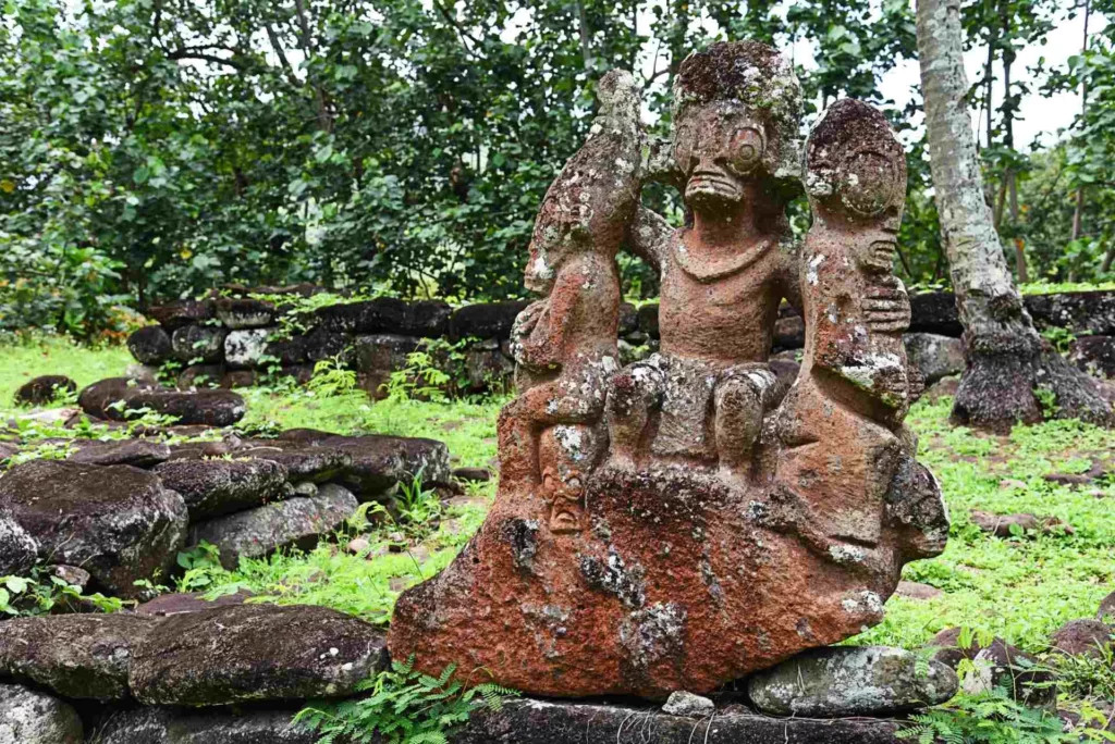 Tiki of a warrior with prisoners, Hikokua archaeological site