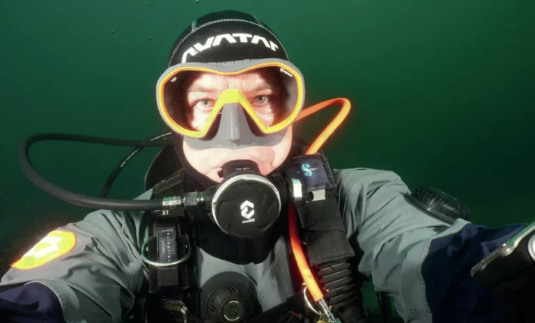 Mark Evans testing the Dynamic Nord TR-80 regulator’s performance and bubble deflection during a dive.
